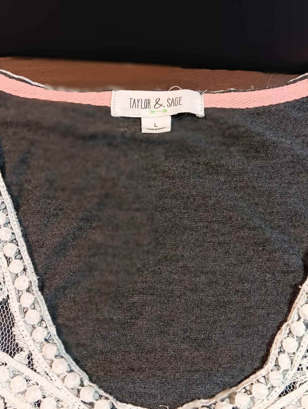 Taylor & Sage Women's Large Black/Peach Floral Print & Crochet Lace Trim Top - Picture 3 of 7